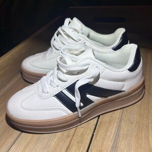 Link Kids Sneakers White and Black